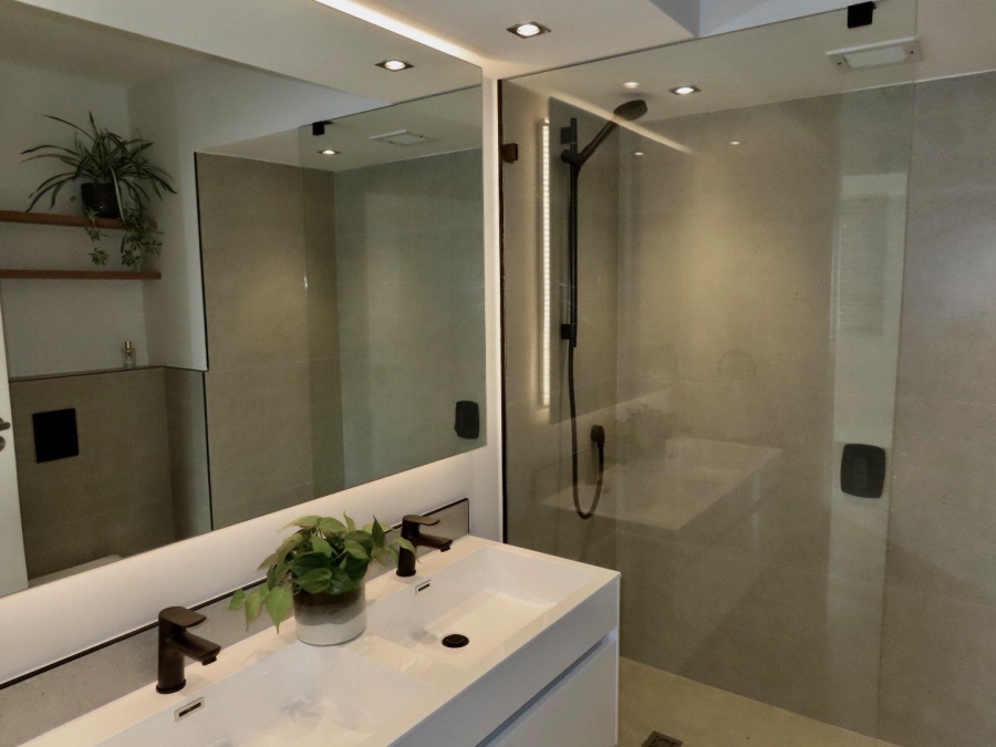 3 Bedroom Property for Sale in Three Anchor Bay Western Cape